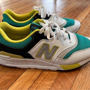 The shoes have been worn couple of times. It’s very comfortable shoes.